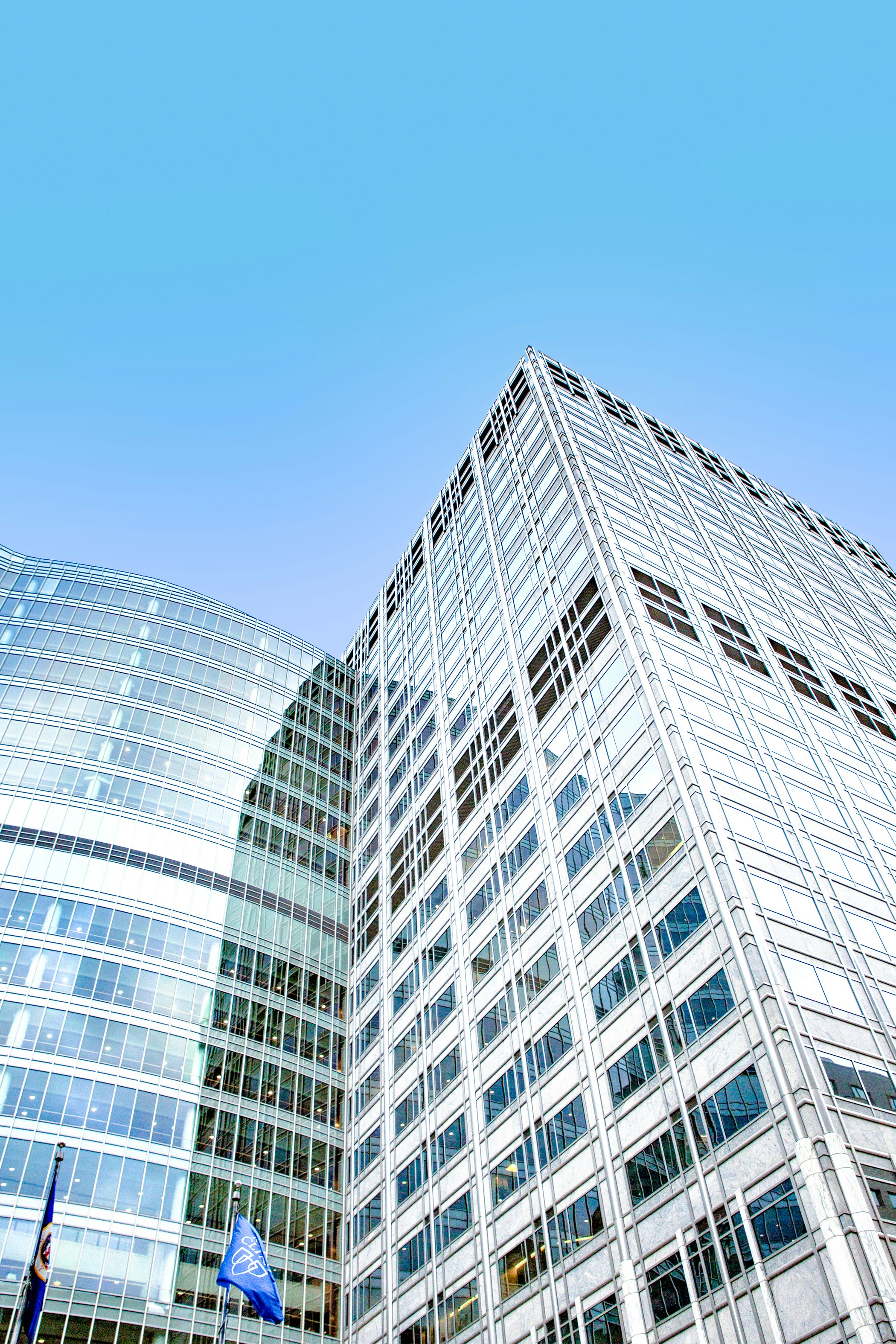 Looking up that the Mayo Clinic - Photo by Solen Feyissa on Unspash